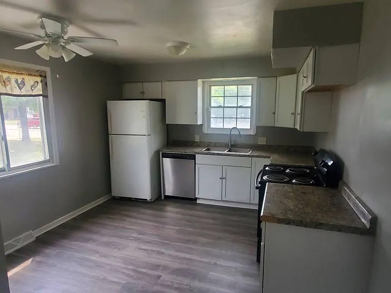 4595 Lee Rd — Photo 7