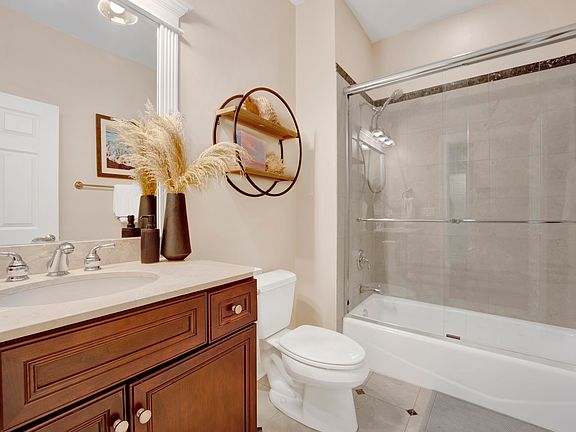 2nd image of 2222 W Belmont Ave Unit 502