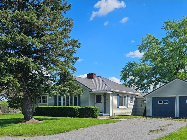 6034 Main Rd, Stafford, NY 14143