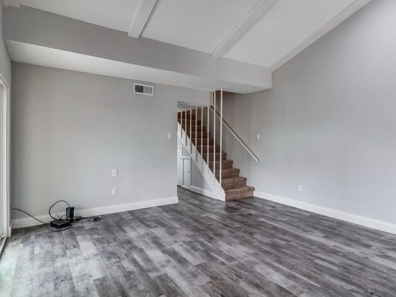 3rd image of 731 Sceptre Cir