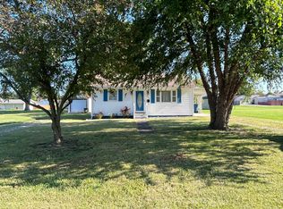 826 E Chestnut St, Hoopeston, IL 60942