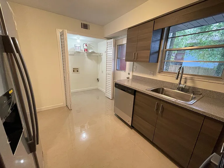 1231 SW 61st Ter #2 — Photo 5