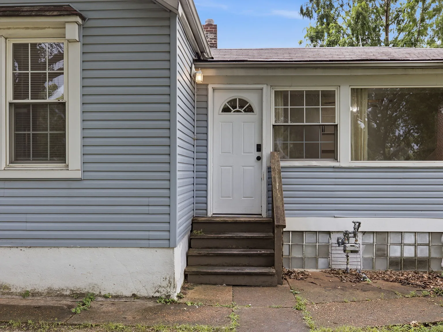 3 bed, 1100 sqft, $1,700 — Photo 3
