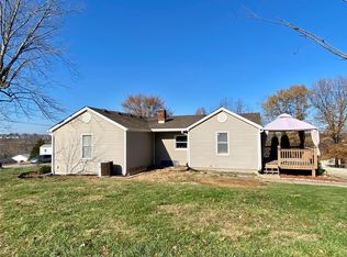 1094 Bieker Rd, Washington, MO 63090