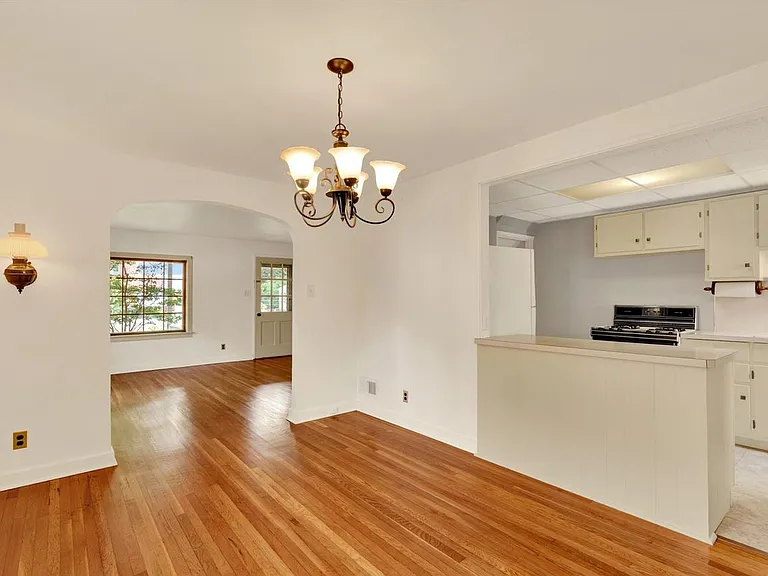 729 Skyline Dr — Photo 3