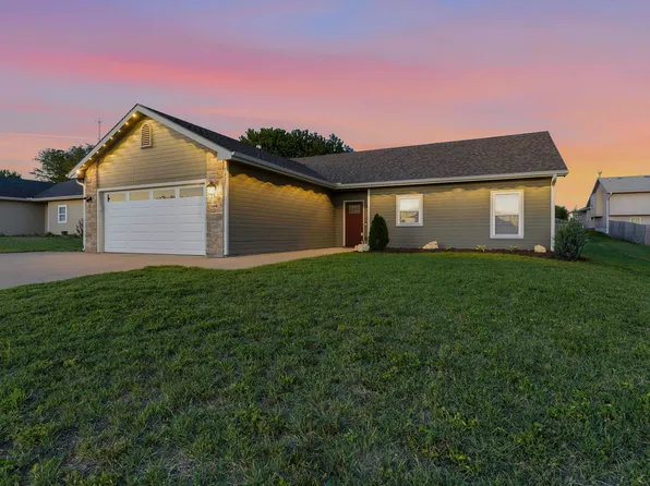 1421 Meadowbrooke Ln, Junction City, KS 66441