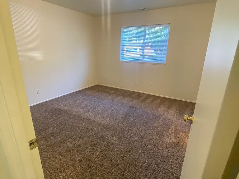 2124 NE Linnea Dr — Photo 21