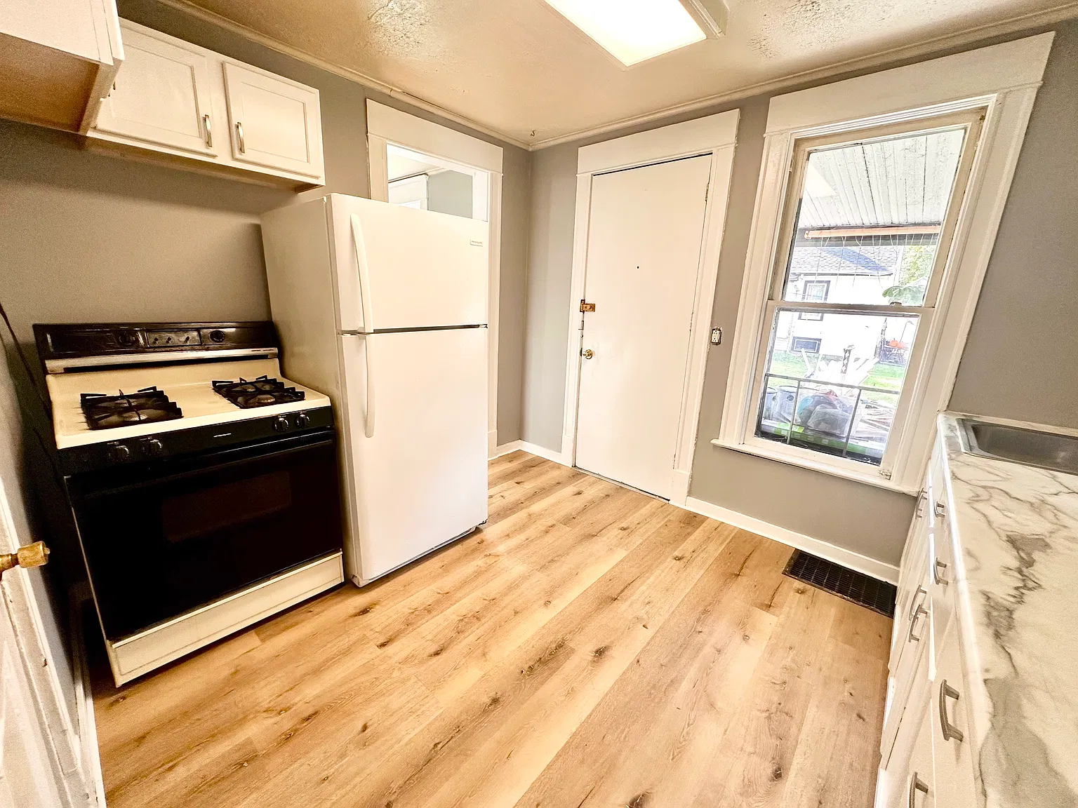 2 bed, 960 sqft, $1,150 — Photo 4