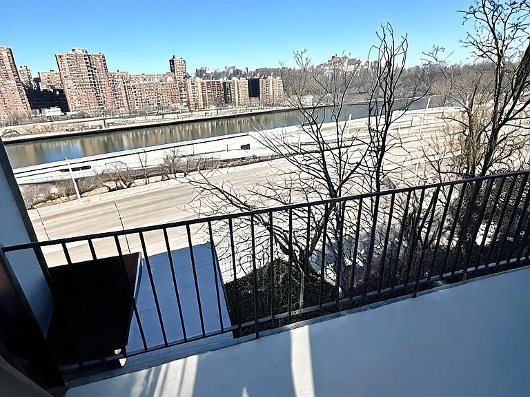 907 Summit Ave #3 — Photo 12