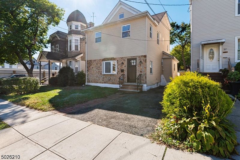 1st image of 8 Kling St