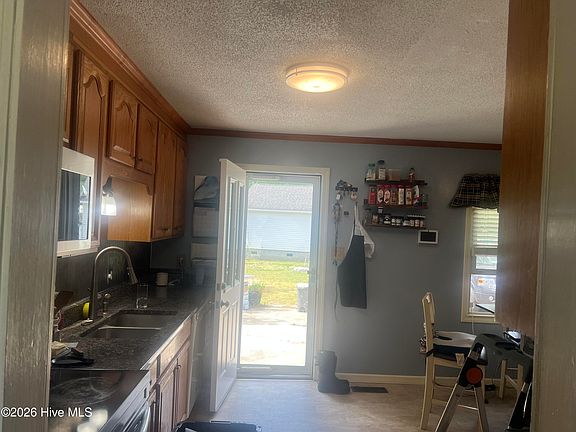 5th image of 120 Claredon Avenue