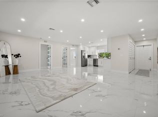 292 Winners Cir #6, Naples, FL 34112