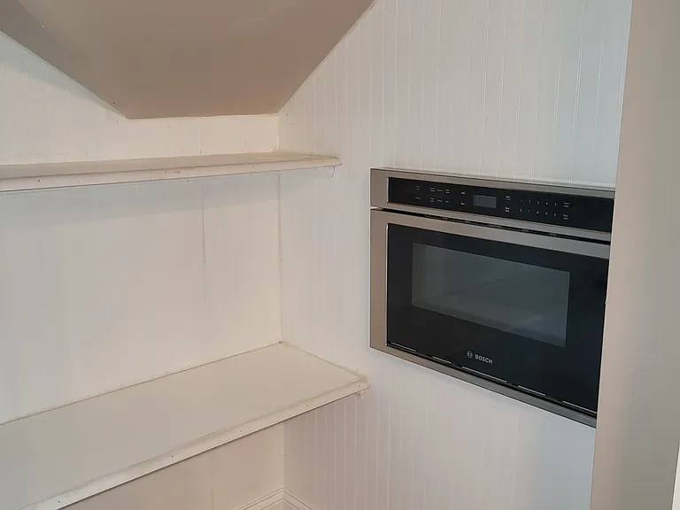 601 W 37th St #B — Photo 14
