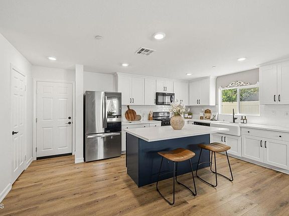 5th image of 454 Celebration Ln