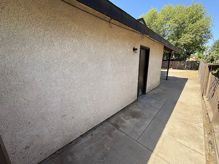 391 Trinity Ct — Photo 32