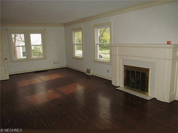 5th image of 639 Roslyn Ave