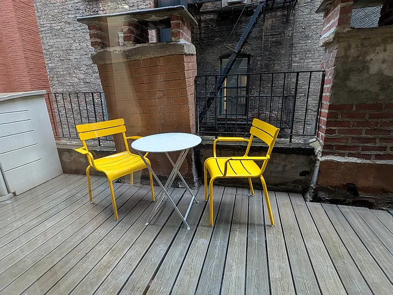 110 6th Ave #6 — Photo 1