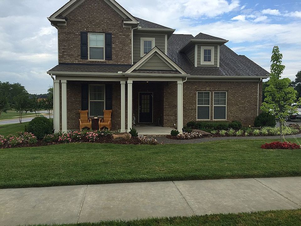 1st image of 421 Blackthorn Ln