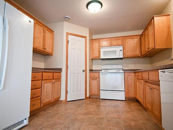 5th image of 820 Fairfield Pl NW