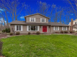8653 Hollis Ln, Brecksville, OH