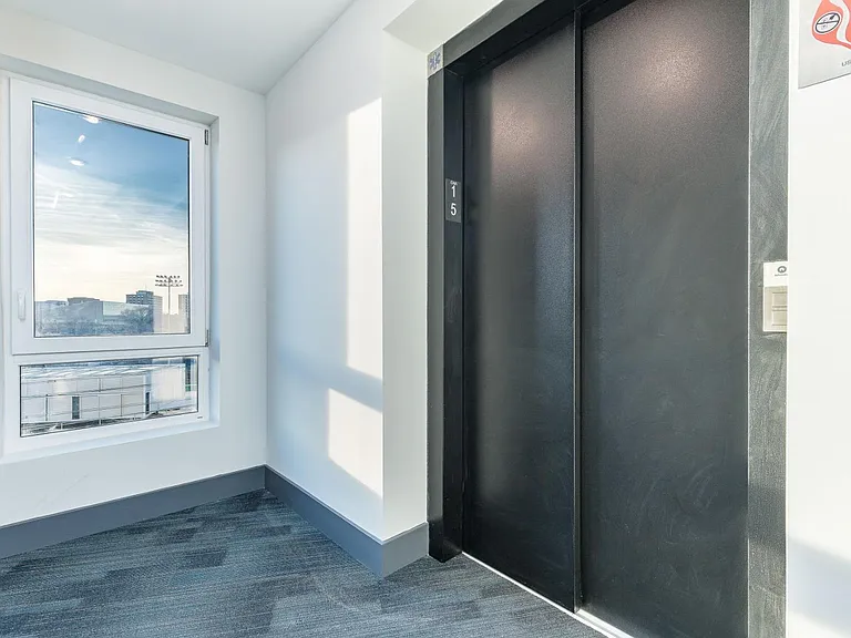 Q10 Luxury Apartments — Photo 43