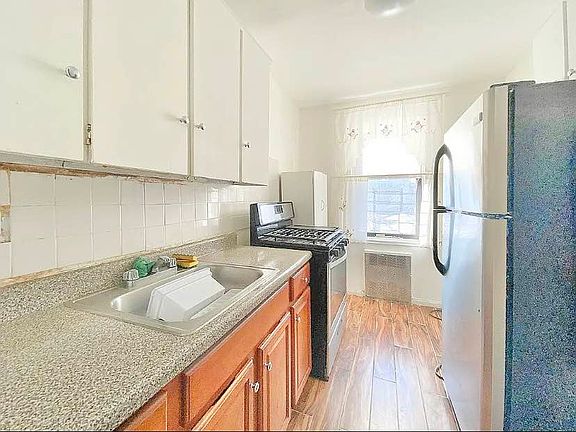 4th image of 250 Clarkson Ave APT 506
