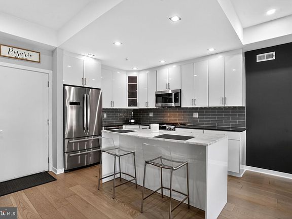 3rd image of 343 N Front St #B