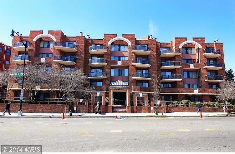 2320 Wisconsin Ave NW #108