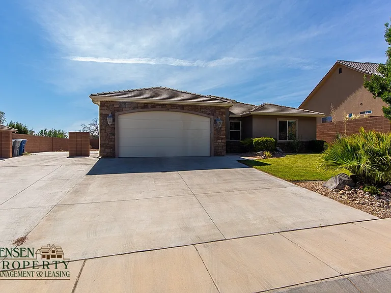 389 N 1270 W — Photo 1