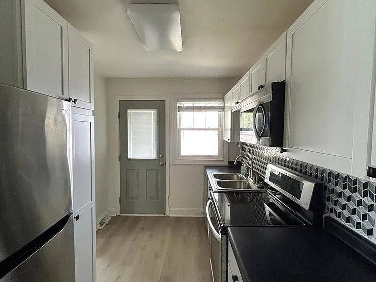 609 Center St — Photo 6