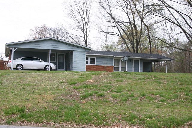 2nd image of 702 Beverly Way