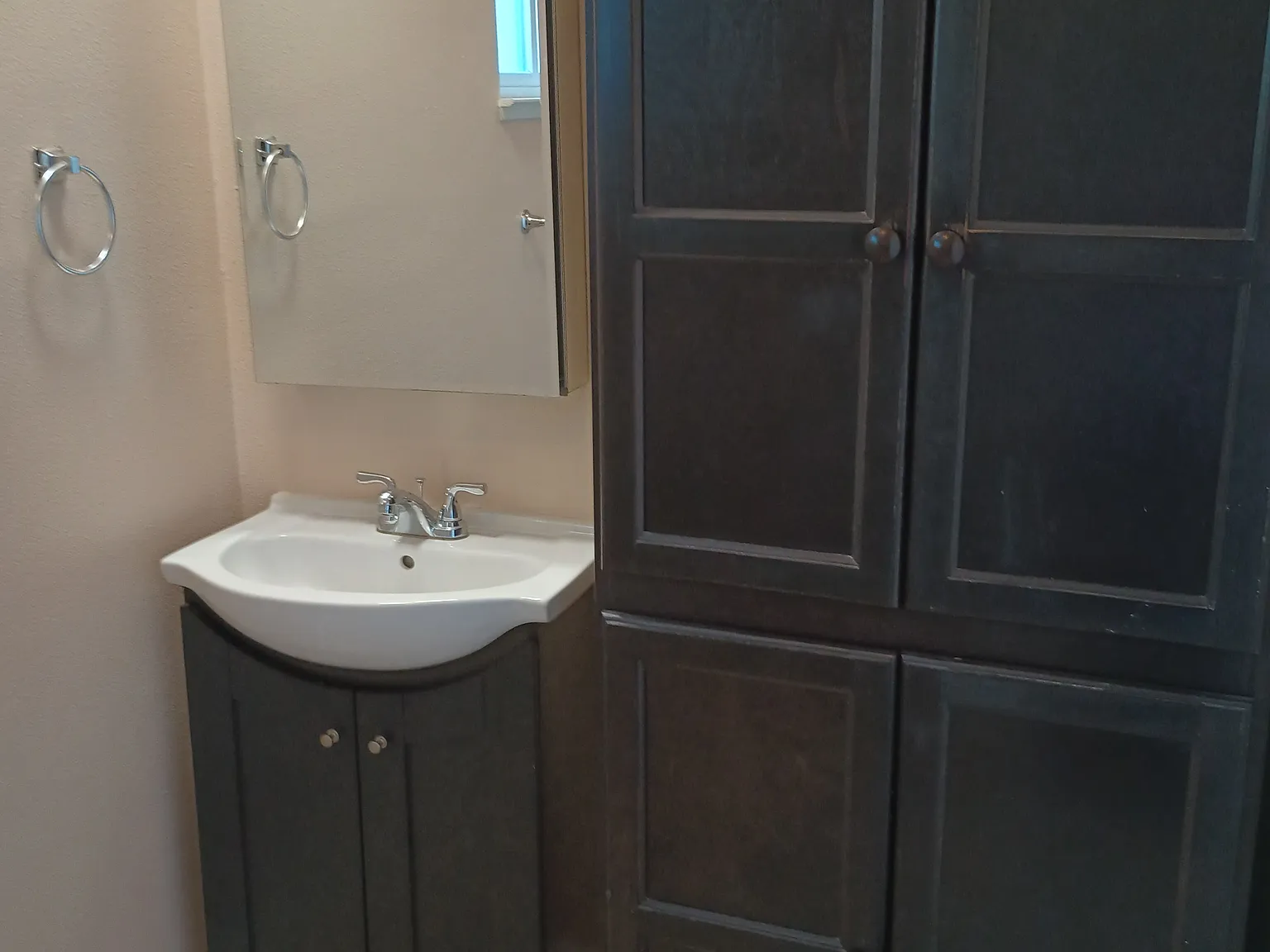 Private Studio Oasis. Frt, Bck, Side Yard, W&D, Quiet, Spacious, Prime Loca — Photo 3