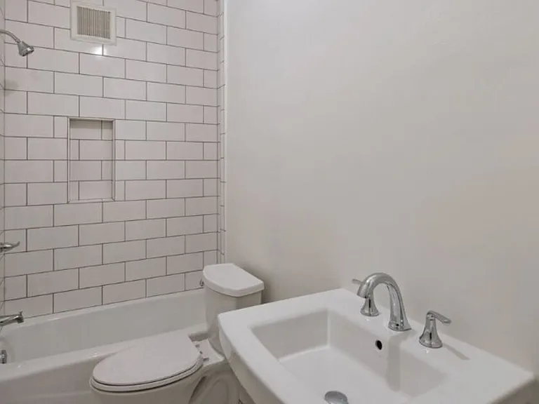 409 N Curson Ave — Photo 10