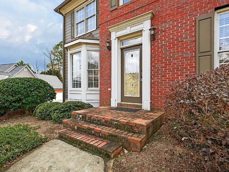 1712 Kenbrook Ct NW — Photo 5
