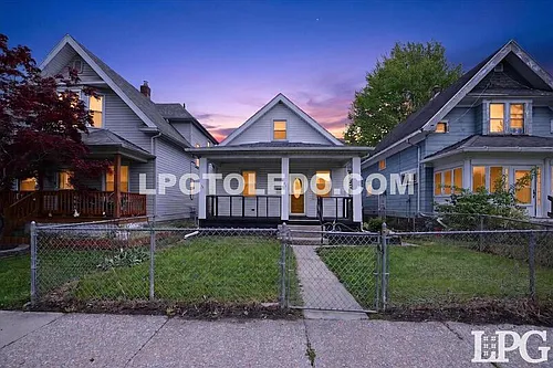921 Berry St Photo 1