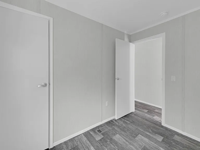 241 E Laurel Ln — Photo 12