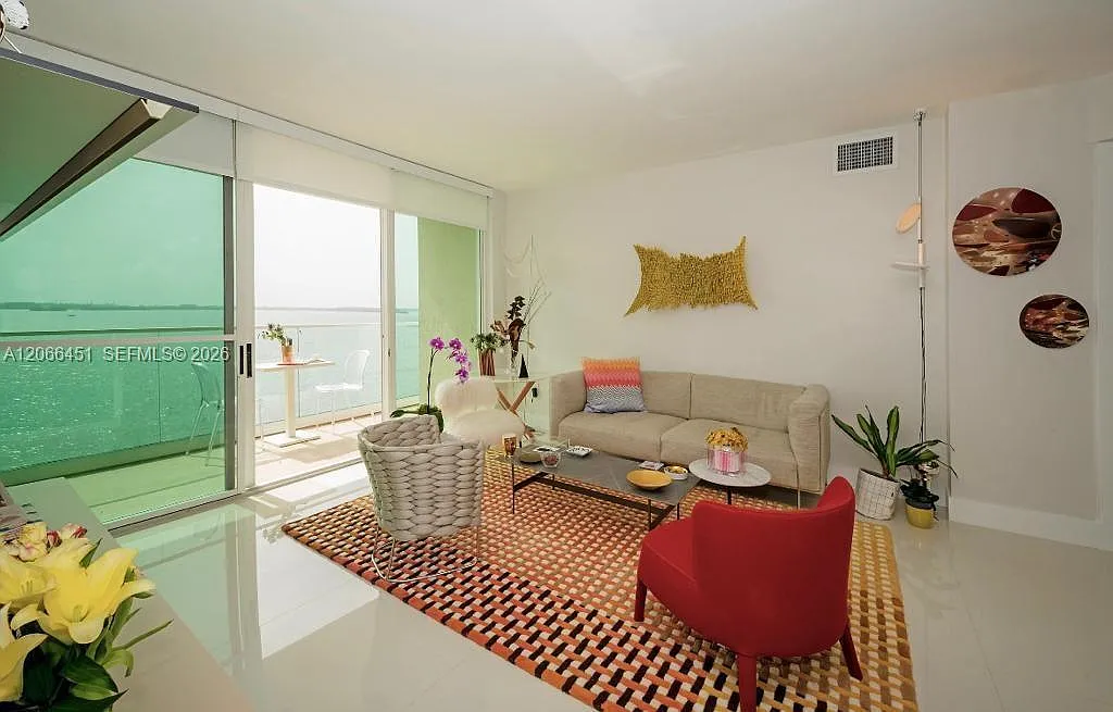 St Louis Condo — Photo 2
