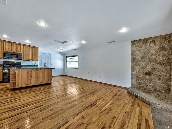 4th image of 1739 Arrowhead Ave