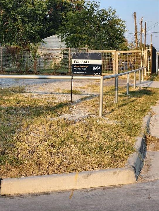 1st image of 5803 Laura Koppe Road