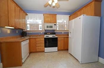 5th image of 2534 Moundview Dr