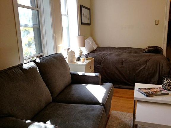 4th image of 2146 N Dayton St #305