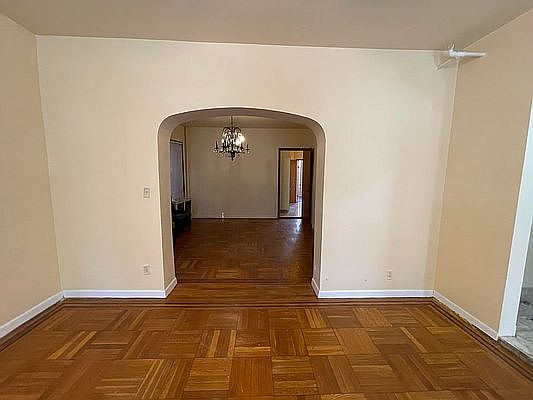 3rd image of 50 Bay St Floor 1