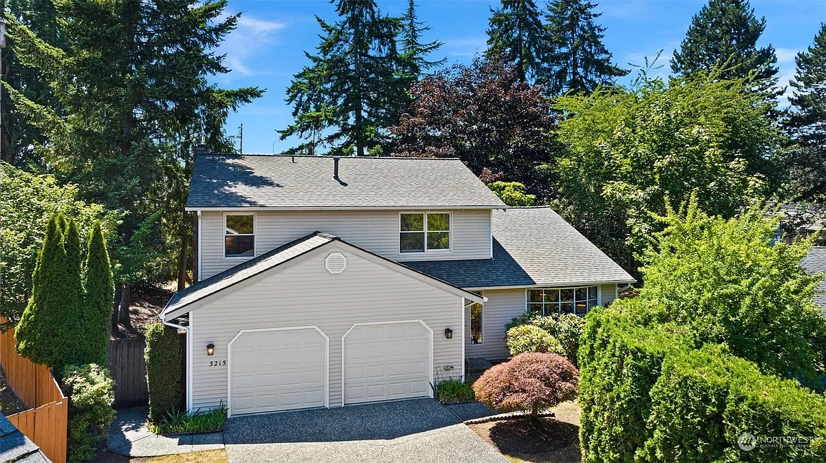 Photo 1 of 22 - 5215 154th Ave NE - Redmond, WA Primary Photo - 5215 154th Ave NE