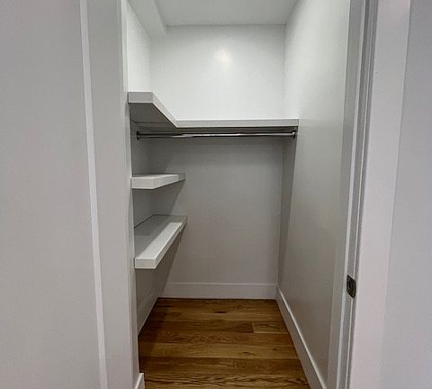 4th image of 910 W End Ave APT 15C
