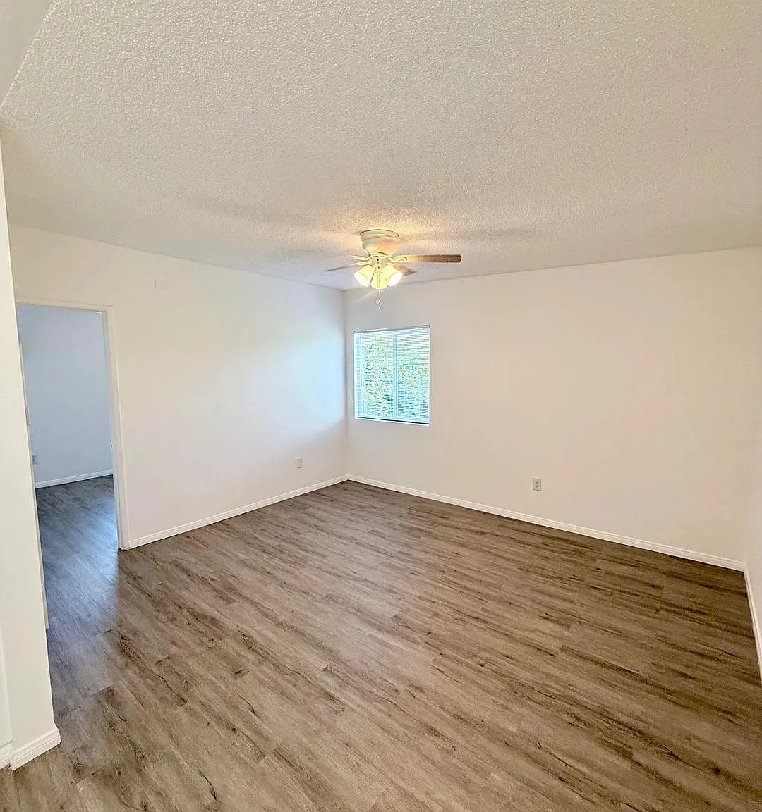 8816 Laurel Canyon Blvd — Photo 3