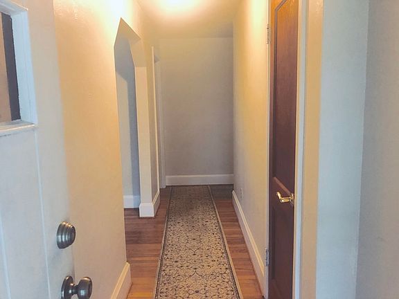 4th image of 323 Pennington Blvd