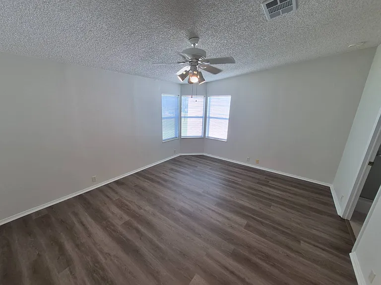 2113 Sawgrass Ln — Photo 17