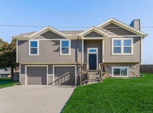 504 Oregon St, Leavenworth, KS 66048