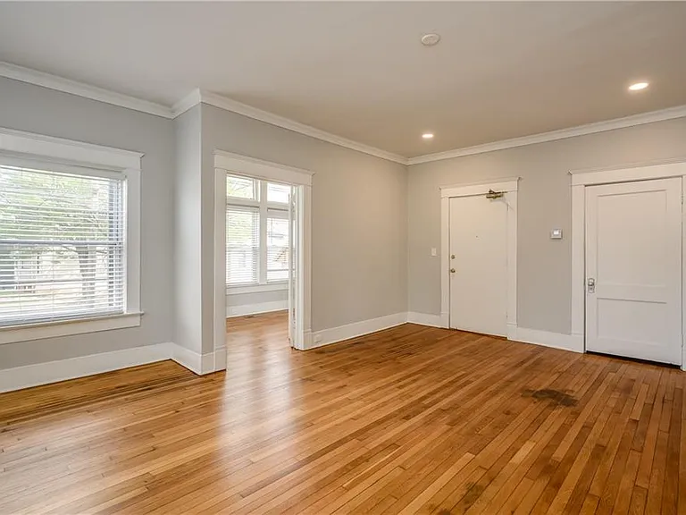 600 Parkway Dr NE #10 — Photo 2