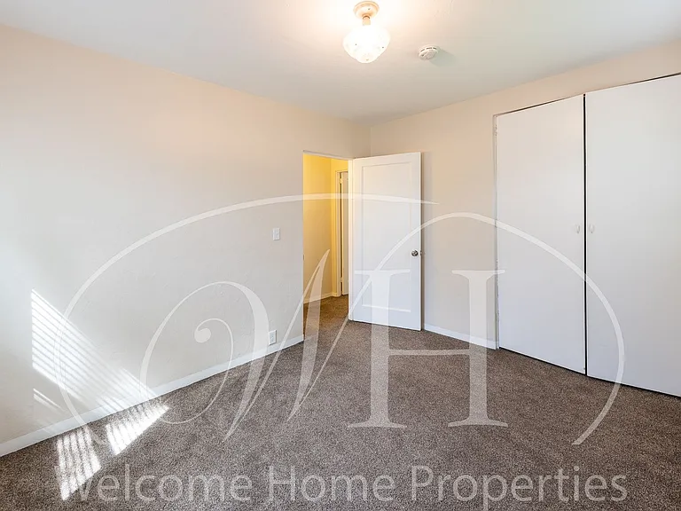 43 NE Ash Ave — Photo 8